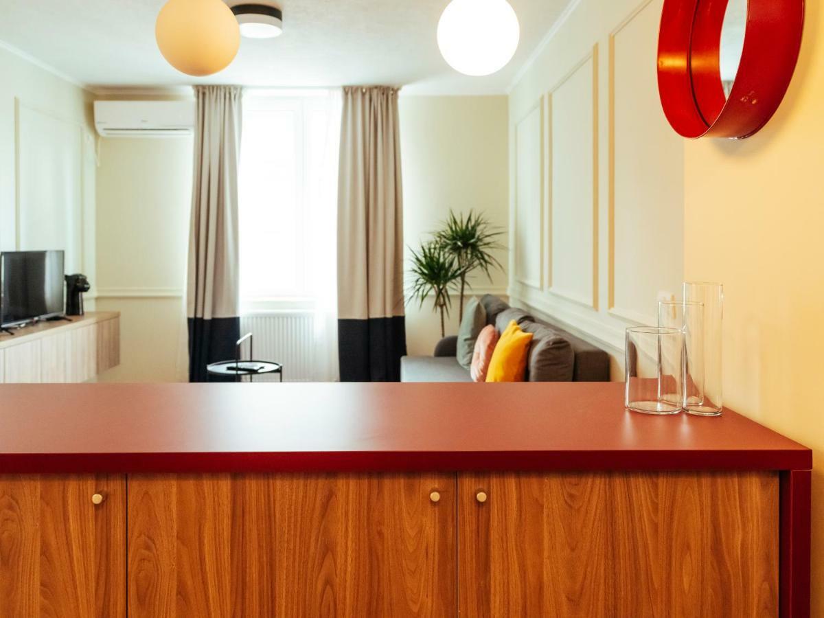 Classy Apartment - Old Town Бухарест Экстерьер фото