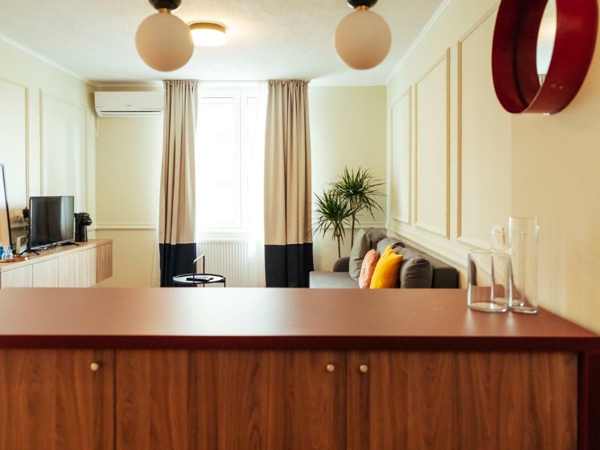 Classy Apartment - Old Town Бухарест Экстерьер фото